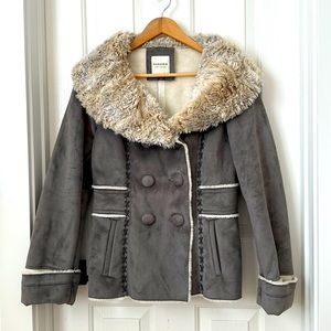 Beautiful Faux Fur Grey Velvet Tuffed Button Jacket!